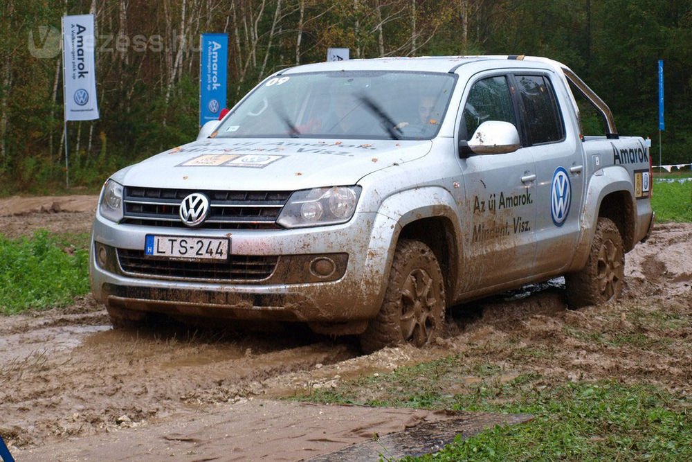 Lehet, hogy az importőr nem így tervezte, de az időjárásnak köszönhetően sikerült alaposan megismernünk az Amarok terepjáró-képességeit. Utólag biztosan nem bánják, hogy így alakult.