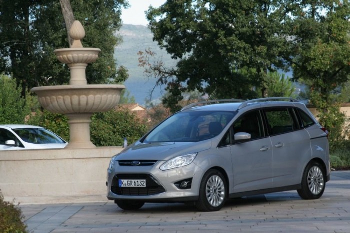 Ötféle dízelmotor és négyféle benzines van a motorpalettán, 95 és 180 lóerő között