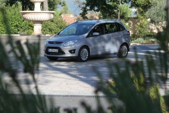 Családi, de nem trottyos az új Ford C-MAX