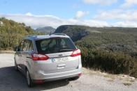 Franciaország déli részén, Nizza környékén próbáltuk ki az autót a hegyekben