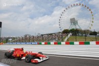 F1: Vettel az élen, Hamilton összetörte autóját 23