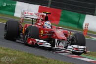 F1: Vettel az élen, Hamilton összetörte autóját 31