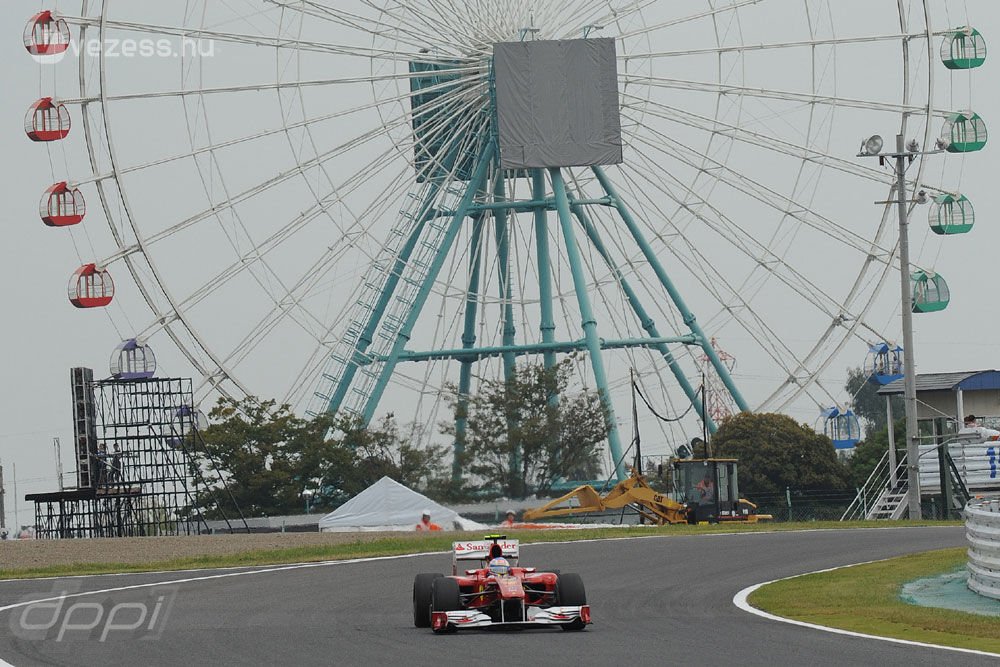 F1: Vettel az élen, Hamilton összetörte autóját 15