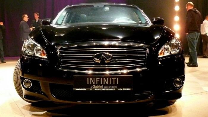 Ha összekarcolja a hegyen a rózsabokor, az öngyógyító fényezés megműti saját magát