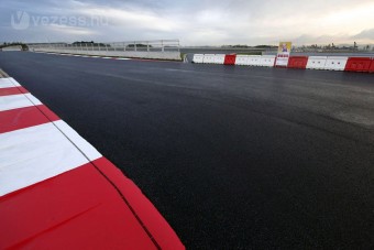 F1: Baj lehet az aszfalttal Koreában?