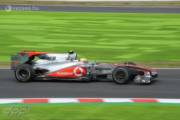 Hamilton csak a célba érésnek örül