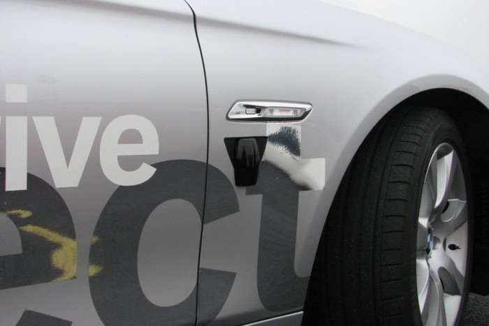 A jövő BMW-it vezettük 12 | Vezess Lézerszkenner a kocsi oldalában