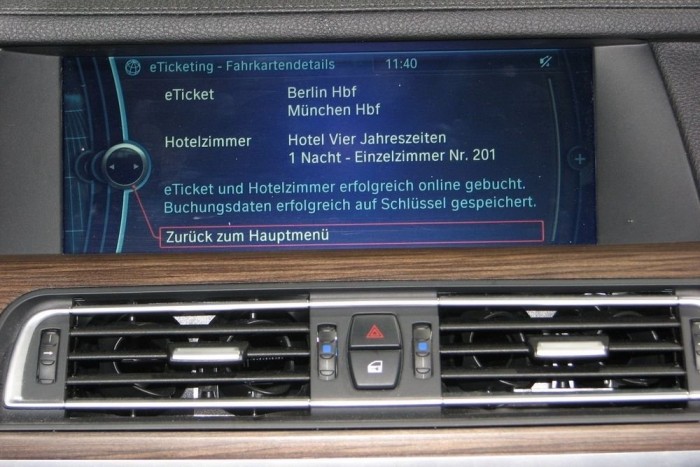 A jövő BMW-it vezettük 6 | Vezess Vonatjegy, szobafoglalás a kulcson rögzítve