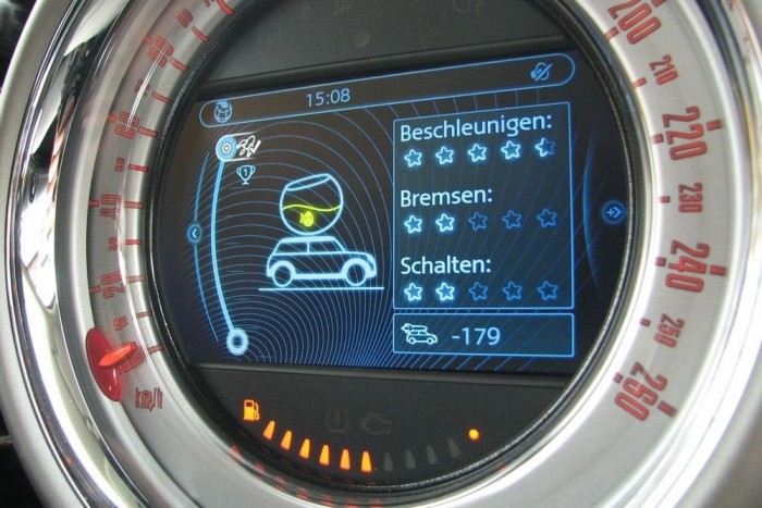 A jövő BMW-it vezettük 15 | Vezess A Mini halacskával jutalmazza a takarékos vezetést