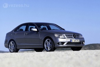 Sok ezer Mercedes válhat irányíthatatlanná