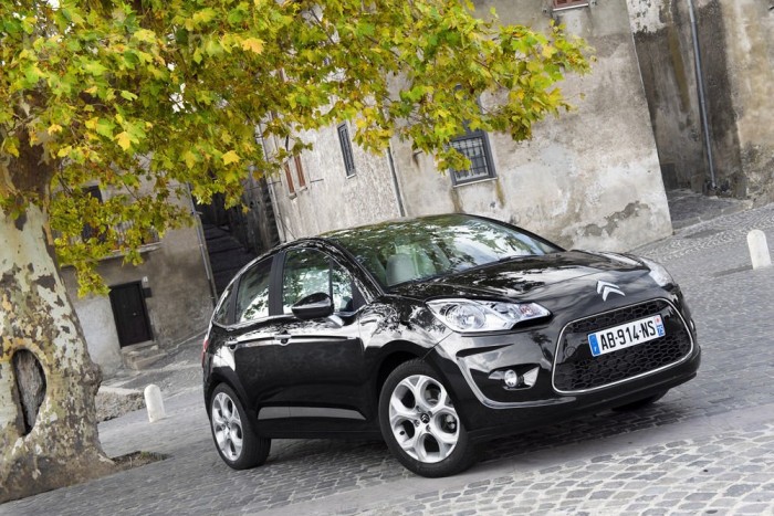 Nem átverés: Citroën C3 pár válaszért 3 Tíz kategóriában lehet szavazni a kedvenc autókra. Elég nagy a nyerési esély, érdemes megvenni a novemberi autóMAGAZIN-t