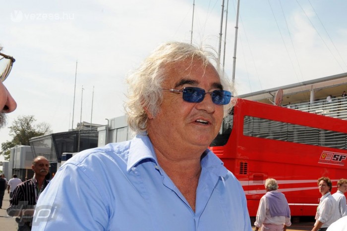 F1-es munkát fontolgat Briatore