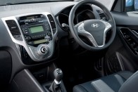 A Nissan Note, a Honda Jazz, a Renault Grand Modus és a Kia Venga a fő ellenfél