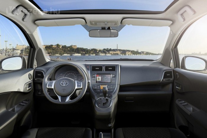 Fokozatmentes CVT-automata váltó rendelhető a benzines motorhoz