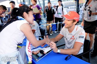 Buttont hírességnek nézték