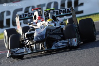 Schumi rosszabb autót kapott Rosbergnél