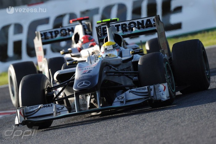 Schumi rosszabb autót kapott Rosbergnél