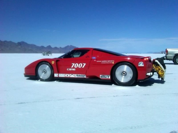 Feltámasztott Ferrarival 380-nal 8