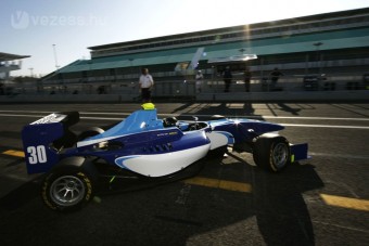 Gumifal állította meg a magyar tehetséget