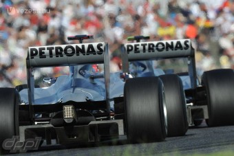 F1: Koreában ünnepel a Mercedes