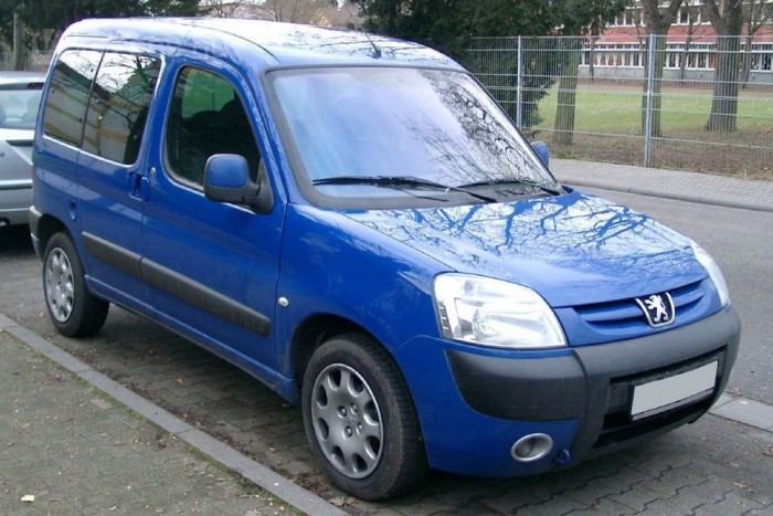 Kerékpárszállító kerestetik! 8 | Vezess Érezni, hogy a kisteherautó képezi a Partner alapját, de nincs ez másképp a versenytáraknál sem