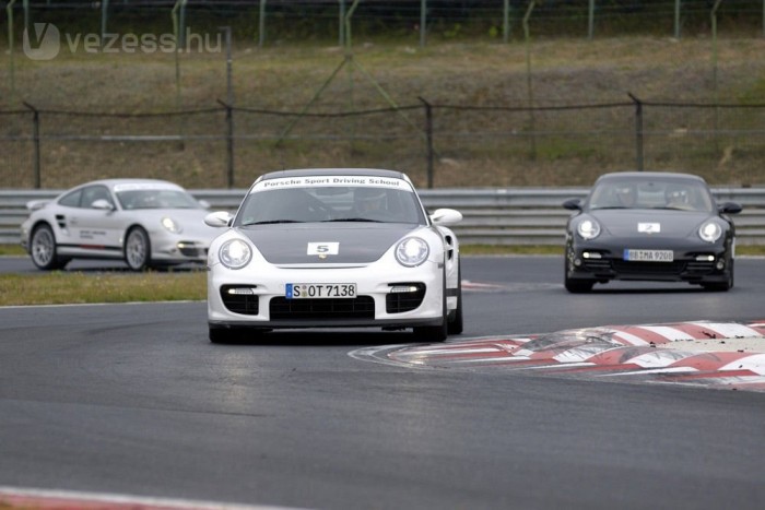 Walter Röhrl felvezetésével mentünk körbe-körbe a mogyoródi ringen