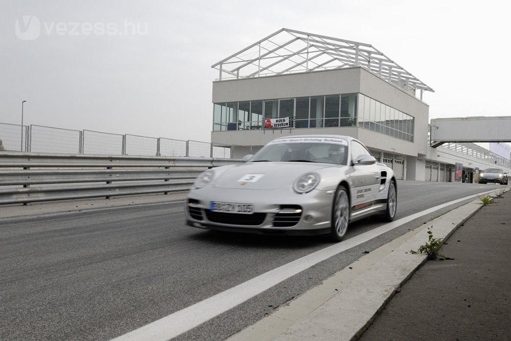 Ronda időben is csodás pálya a Hungaroring. A görög kollégák nagyon irigyelték, náluk nincs Forma-1-es pálya