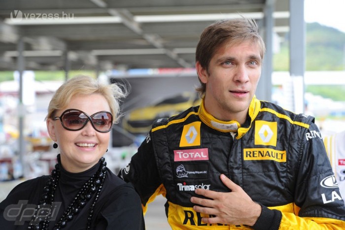 Petrov nem pottyan ki az F1-ből