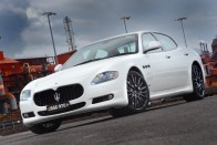 Maserati limuzin versenygénekkel 12