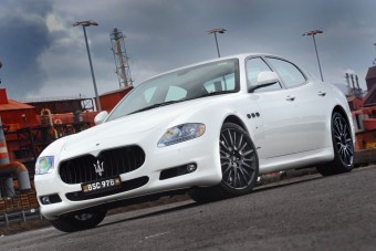 Maserati limuzin versenygénekkel
