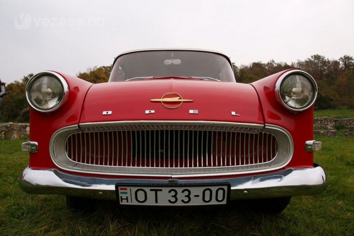 Mint egy bohóc arca