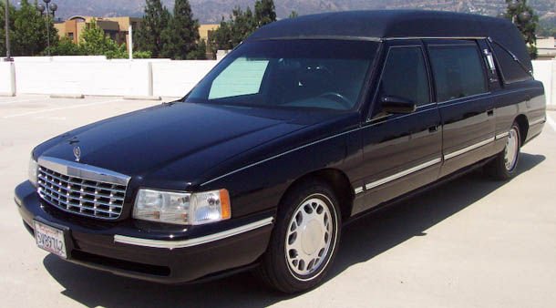 Halottal autózgatott hónapokon át