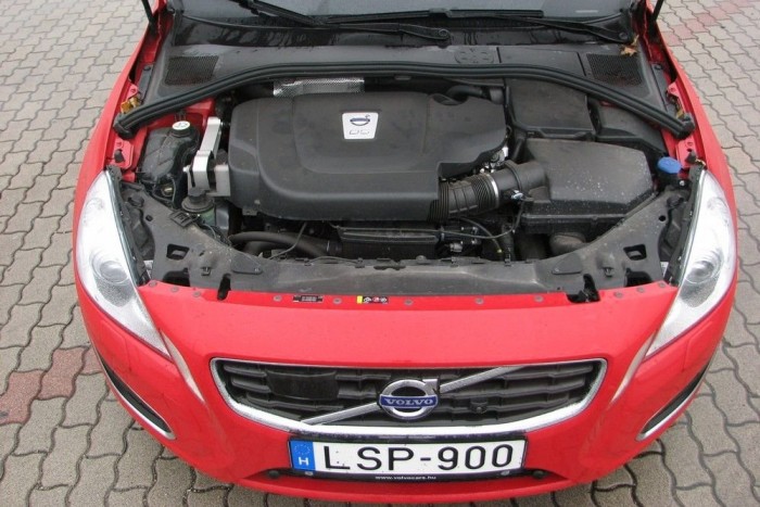 Autom. fékezés aktiválva volt 8 | Vezess 205 lóerő, 420 Nm. Még az automata váltón keresztül is marad ereje