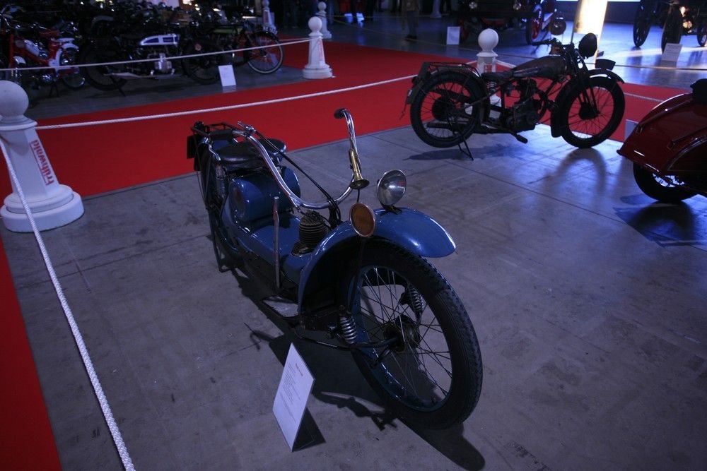 Ner-e-car 350 köbcentis, 11 lóerős motorral