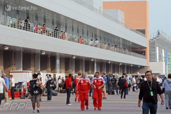 Bordélyokban laknak az F1-esek