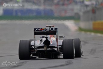 Vettel nyugodtan alszik