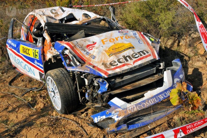 Élve kiszálltak a 100 milliós roncsból 7