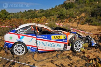 Élve kiszálltak a 100 milliós roncsból