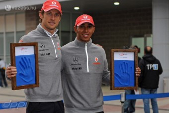 Hamilton imádná, ha Button mellé állna