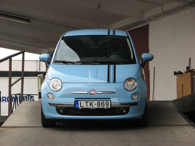 Babakékben elég vicces, az autómosó egyik dolgozója meg is kérdezte, kiesett-e belőle a szappan