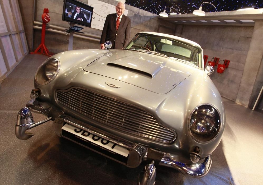 900 millióért kelt el James Bond autója 4