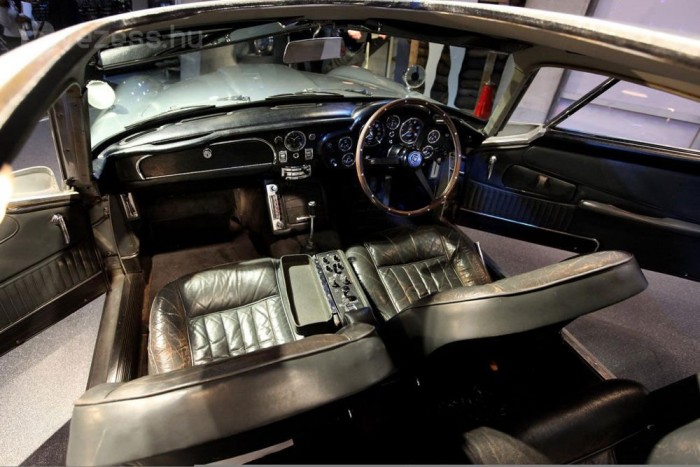 900 millióért kelt el James Bond autója 6 | Vezess 900 millióért kelt el James Bond autója 6