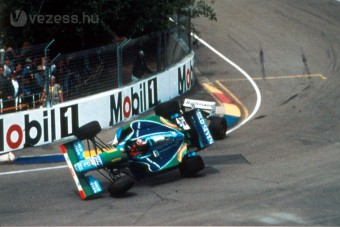 Megint eladó Schumi bajnoki autója