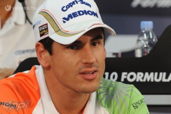 F1: Sutil nem túrja ki Schumachert