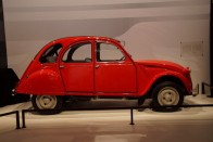 Citroen 2CV, 1948-1990. Az új C1 kisautó a Peugeot 108 és a Toyota Aygo testvére, egy modell, három néven