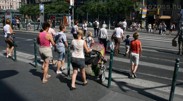 A gyalogosok olyanok, mint a birkák 6 Tömegjelenet