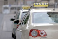 Lecserélték a reptéri taxitársaságot 2