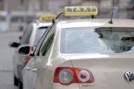 Lecserélték a reptéri taxitársaságot 12