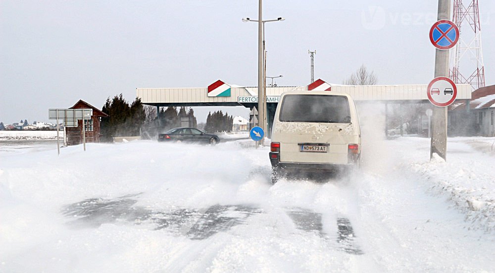 A régi határátkelő környéke is alaposan be van havazva