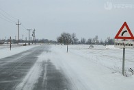 Nocsak, nem is hülyeség az út szélét jelző karósor